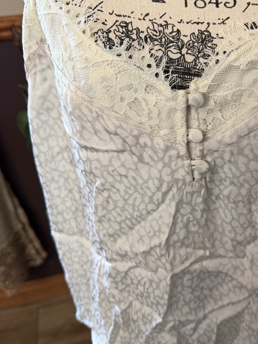 ✨NWT - Abercrombie & Fitch Satin Leopard Lace Cami✨ - Picture 4 of 9